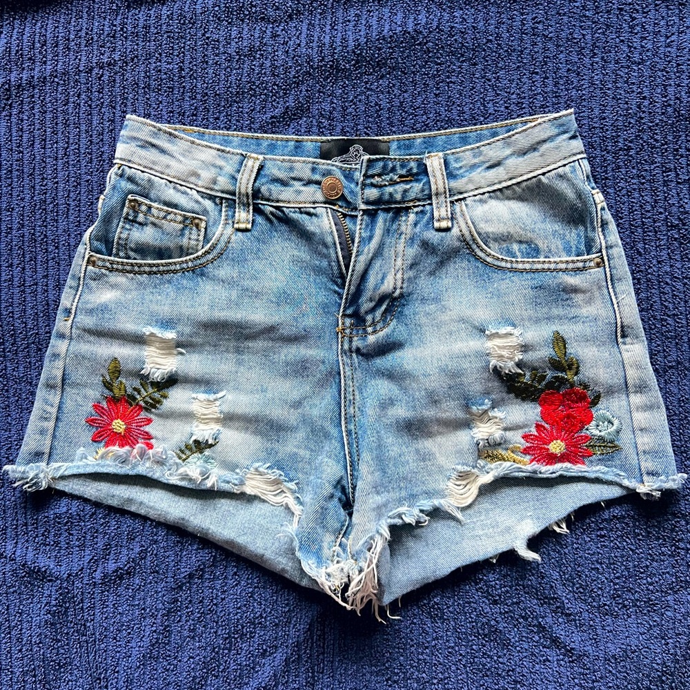 Angie Embroidered High Rise Denim Jean Shorts  size S w/ floral details